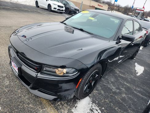 Used 2018 Dodge Charger SXT image 1