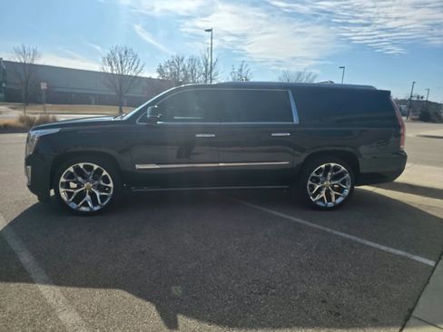 Used 2017 Cadillac Escalade ESV Platinum image 4