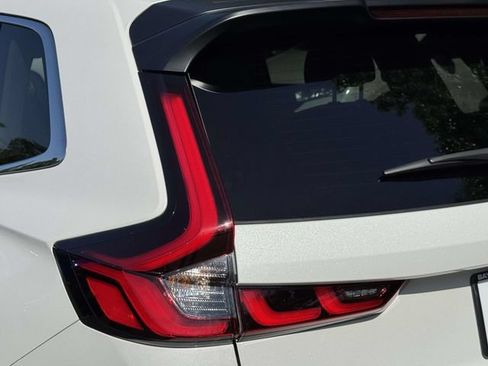 Used 2025 Honda CR-V LX image 9