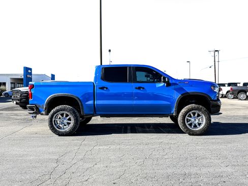 Used 2025 Chevrolet Silverado 1500 ZR2 w/ Technology Package image 4