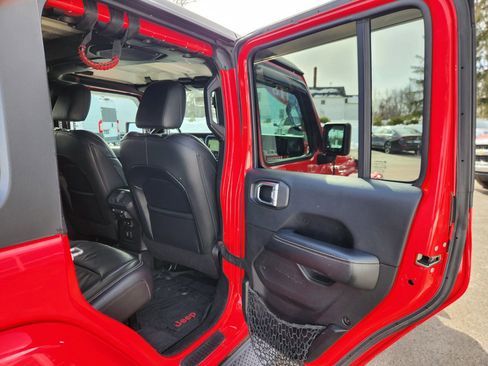 Used 2018 Jeep Wrangler Unlimited Sahara image 43