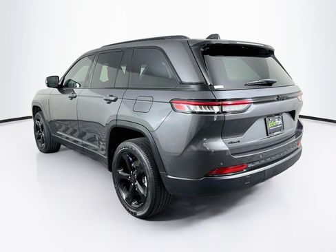 Used 2025 Jeep Grand Cherokee Altitude AWD/4WD image 5
