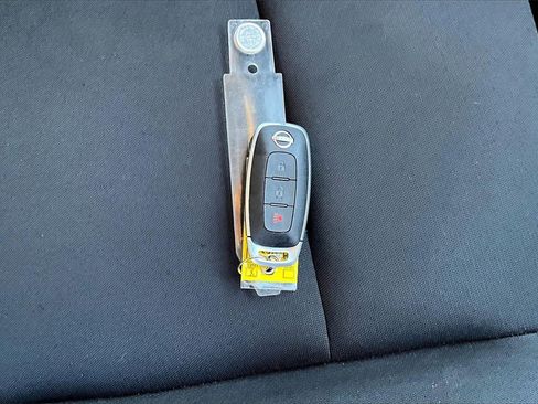 Used 2023 Nissan Rogue S image 10