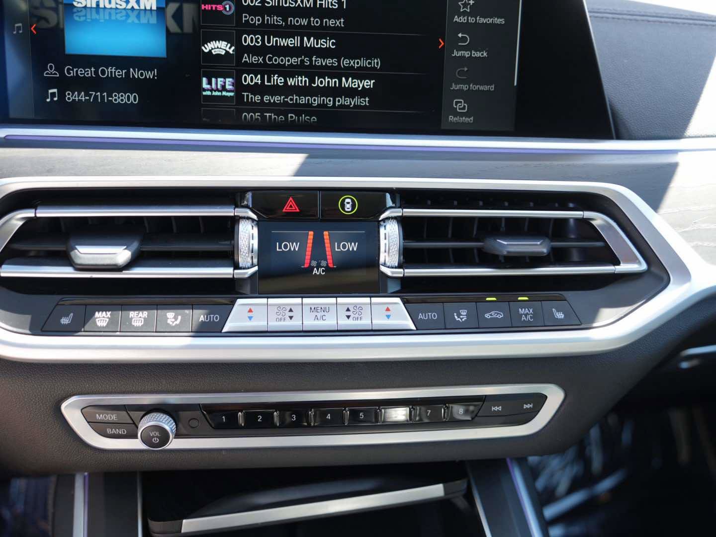 Used 2022 BMW X7 xDrive40i w/ Premium Package AWD/4WD image 23