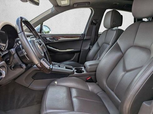 Used 2019 Porsche Macan image 11