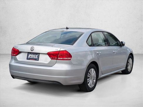 Used 2014 Volkswagen Passat S image 5