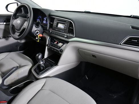 Used 2017 Hyundai Elantra SE image 25