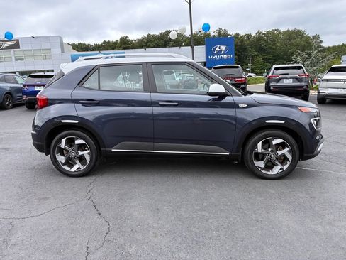 Used 2021 Hyundai Venue FWD image 8