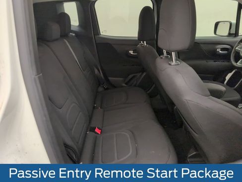 Used 2021 Jeep Renegade Latitude image 16