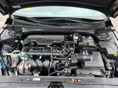 Used 2025 Hyundai Elantra SEL image 23