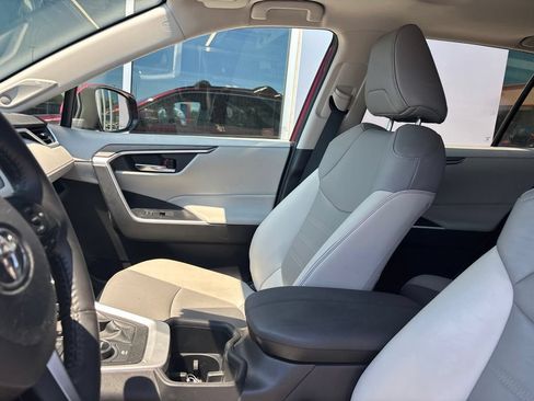Used 2022 Toyota RAV4 XLE Premium AWD/4WD image 14