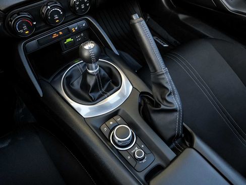 Used 2020 MAZDA MX-5 Miata Club image 23