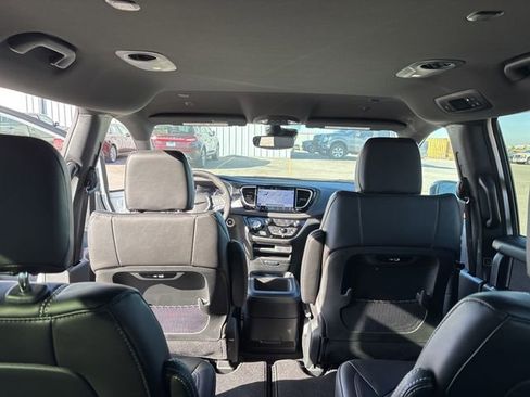 New 2026 Chrysler Pacifica Select image 26