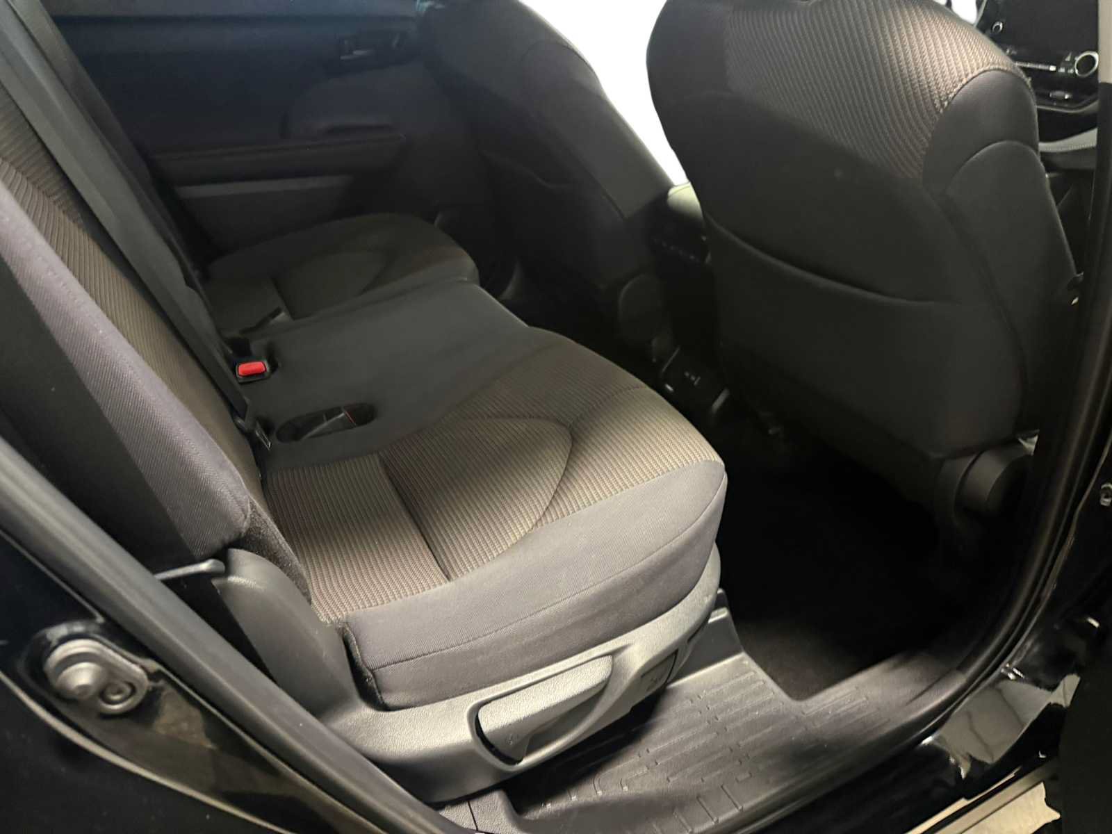 Used 2024 Toyota Highlander LE AWD/4WD image 24