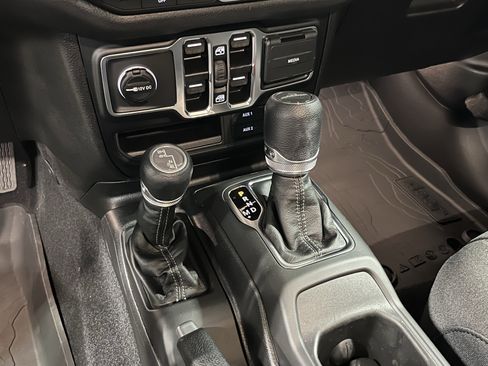 New 2025 Jeep Gladiator Sport AWD/4WD image 23