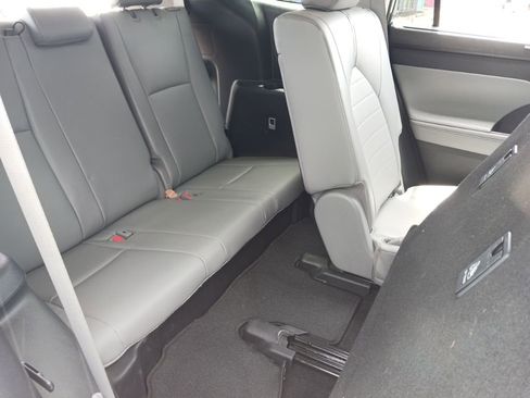 Used 2023 Toyota Highlander XLE FWD image 21