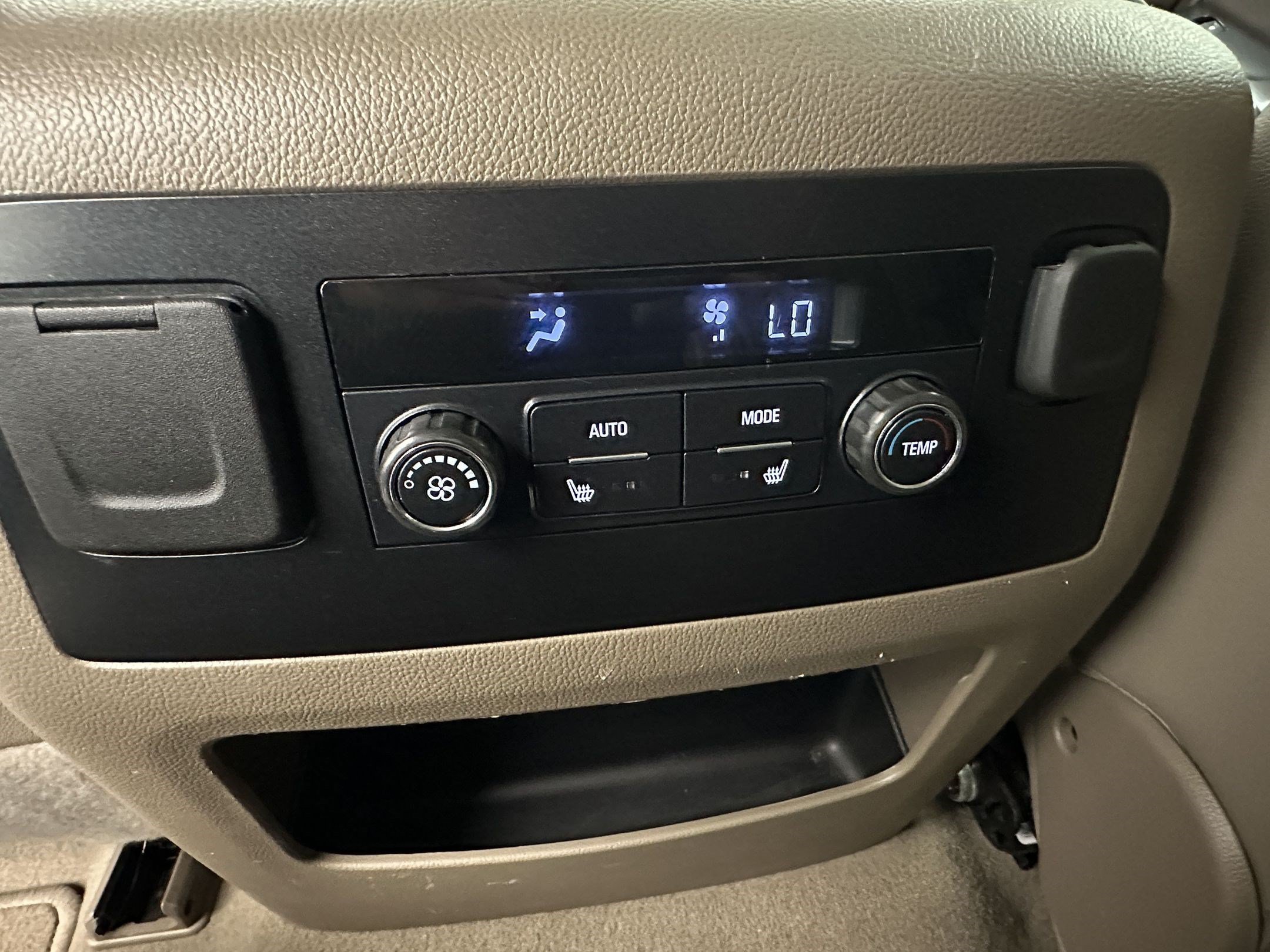 Certified 2020 Chevrolet Tahoe LT w/ Luxury Package AWD/4WD image 31