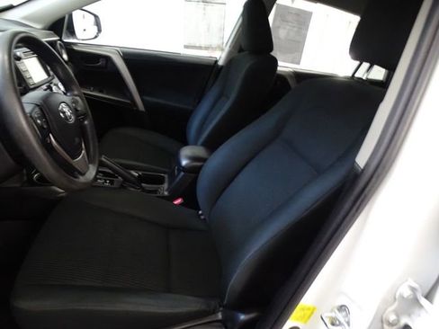 Used 2016 Toyota RAV4 LE image 2