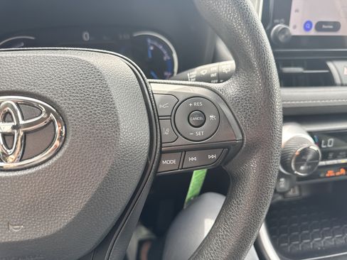 Used 2025 Toyota RAV4 LE AWD/4WD image 17