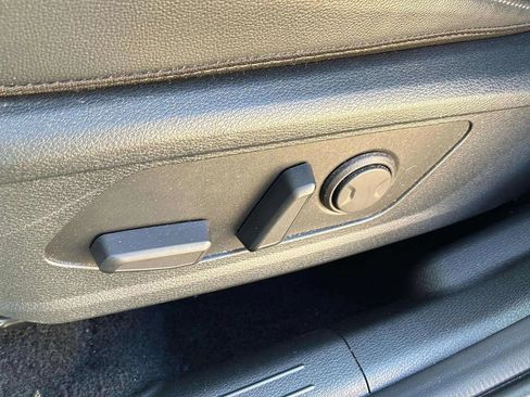 Used 2025 Kia Sportage EX image 18