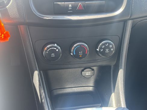 Used 2012 Dodge Avenger SE FWD image 13