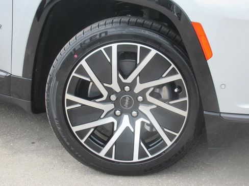 Used 2025 Jeep Wagoneer S Limited image 7