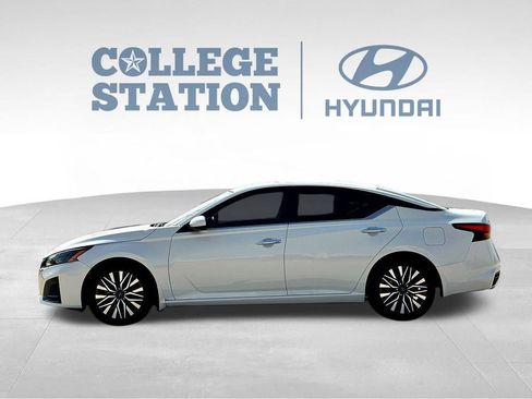 Used 2024 Nissan Altima 2.5 SV w/ SV Premium Package FWD image 7