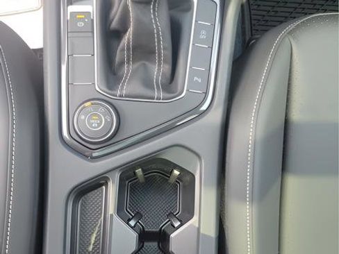 New 2024 Volkswagen Tiguan SE R-Line image 16