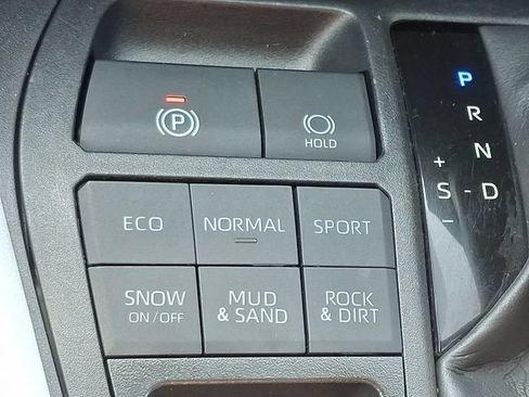 Used 2025 Toyota RAV4 XLE AWD/4WD image 23