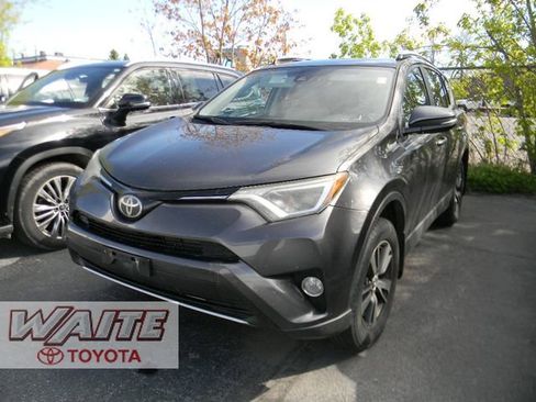 Used 2017 Toyota RAV4 XLE AWD/4WD image 4