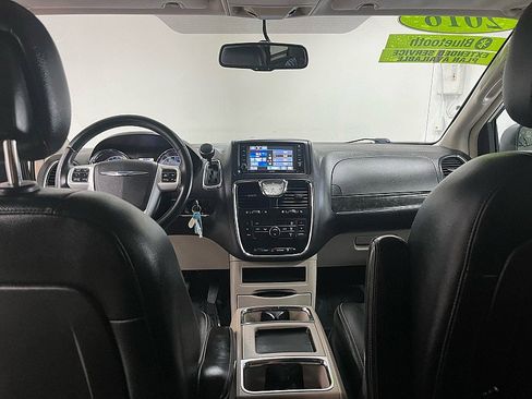 Used 2016 Chrysler Town & Country Touring image 22