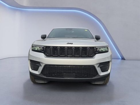 Used 2024 Jeep Grand Cherokee Altitude image 8