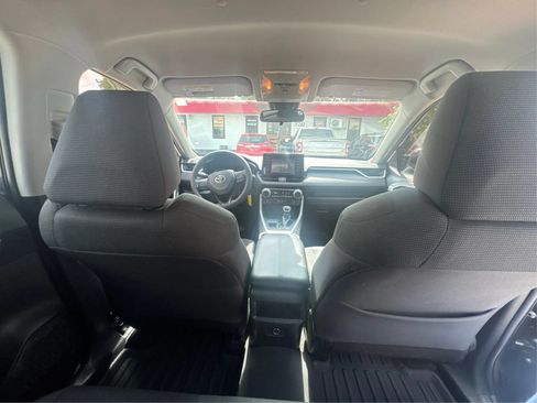 Used 2020 Toyota RAV4 LE FWD image 27
