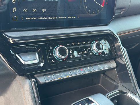 Used 2023 GMC Sierra 1500 AT4 image 15