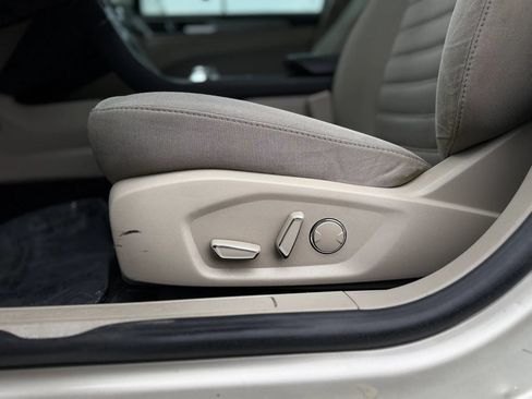 Used 2018 Ford Fusion SE FWD image 29