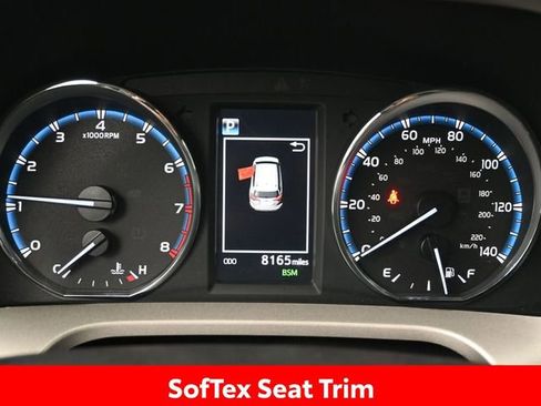 Used 2018 Toyota RAV4 Limited image 13
