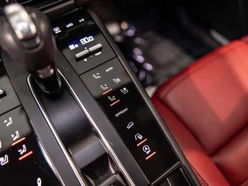 Used 2023 Porsche Macan S image 30