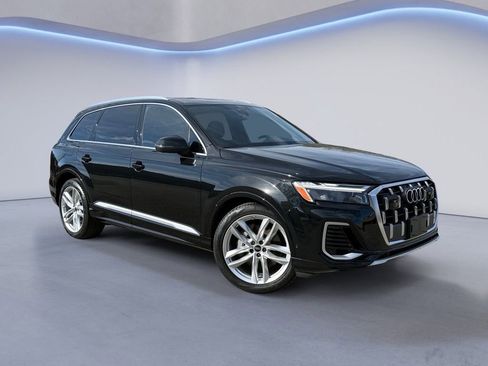Used 2025 Audi Q7 3.0T Premium Plus AWD/4WD image 2