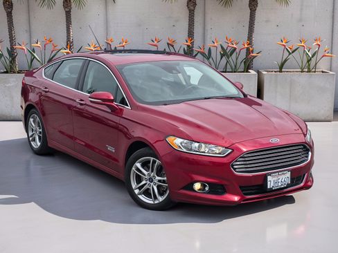 Used 2015 Ford Fusion Energi Titanium w/ Driver Assist Package FWD image 2