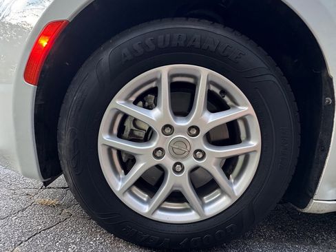 Used 2017 Chrysler Pacifica LX image 34