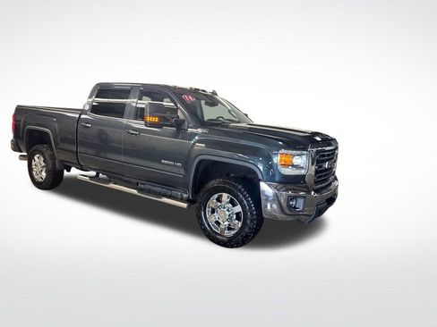 Used 2018 GMC Sierra 2500 SLE w/ SLE Preferred Package AWD/4WD image 8