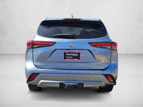 Used 2021 Toyota Highlander Platinum FWD image 8