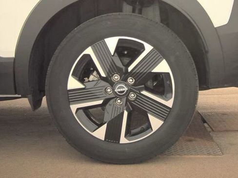 Used 2025 Nissan Kicks SV AWD/4WD image 19