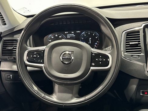 Used 2022 Volvo XC90 T5 Momentum image 4