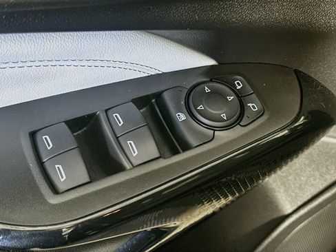 Used 2025 Chevrolet Trax LT w/ LT Convenience Package FWD image 15