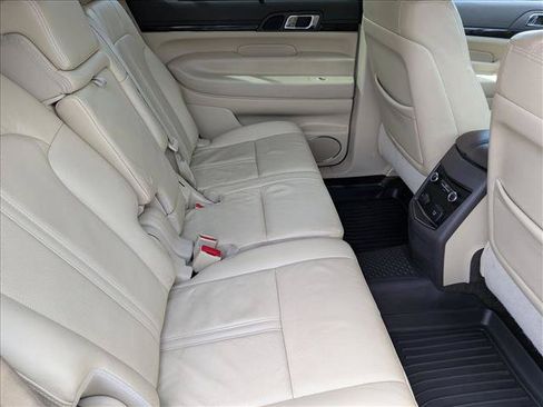 Used 2013 Lincoln MKT AWD image 23