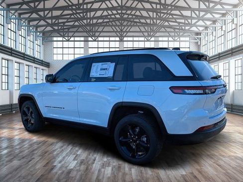 New 2025 Jeep Grand Cherokee Limited w/ Luxury Tech Group II RWD image 6