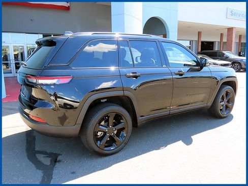 Certified 2024 Jeep Grand Cherokee Altitude AWD/4WD image 7