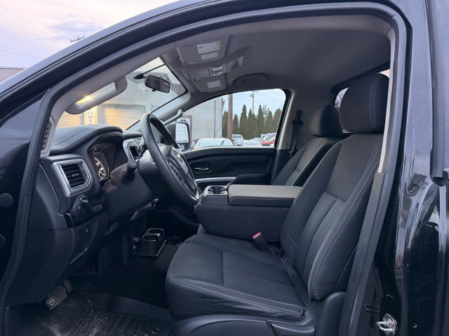 Used 2017 Nissan Titan SV AWD/4WD image 10