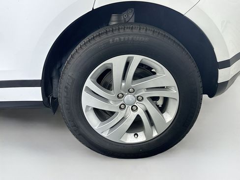 Used 2025 Land Rover Range Rover Evoque S image 11